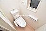 室内：【トイレ同型写真】温水洗浄便座機能付き！2階も同様のトイレが設置されます♪