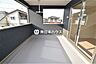 室内：【インナーバルコニー同型写真】雨の日でもお部屋に雨が入りにくいです♪物干し金具付き！
