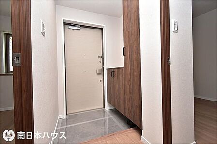 【玄関】大容量のシューズボックスを新設してあります!ご希望の日程でご内覧いただけます♪