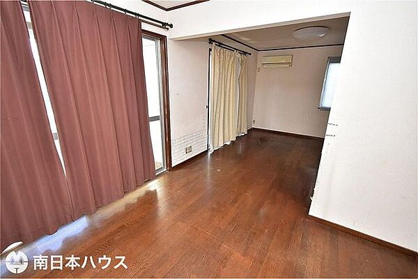 【リビング】キッチンは独立しているので広々とリビングを利用できます♪