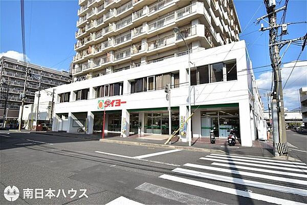 【タイヨー甲突店】は、鹿児島市甲突町21－8－12に位置する城南通り近くのスーパーです。取扱品目は主に「生鮮食品・日配品・一般食品・日用雑貨・お酒」です。駐車場があります。 600m