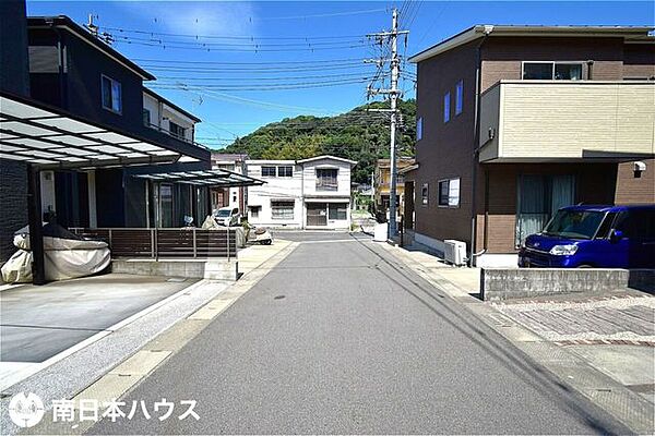 【前面道路】西向きの前面道路幅は約5ｍです！位置指定道路になります！