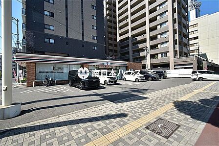 【セブンイレブン加治屋町店】鹿児島市加治屋町にあるコンビニです。駐車場有り 80m