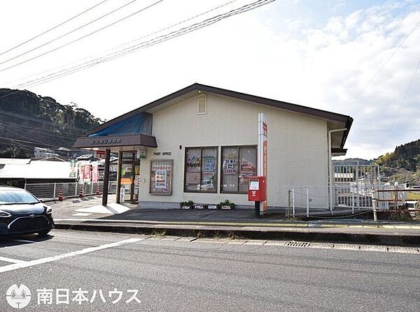 【松元駅前郵便局】鹿児島市上谷口町にある郵便局です駐車場3台あり 2520m