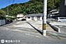 外観：【外観】令和8年10月8日　撮影西向き道路沿いで日当たり良好な土地です♪