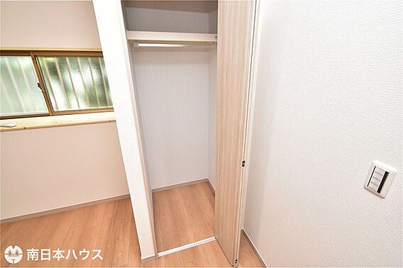 【1階洋室収納...