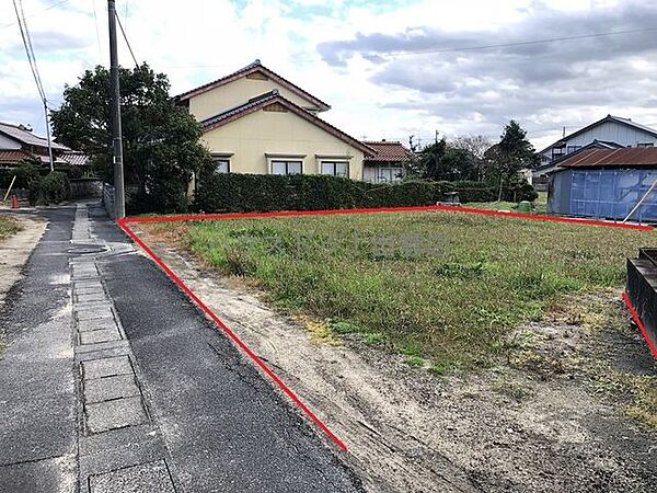 閑静な住宅街の中に立地しています。