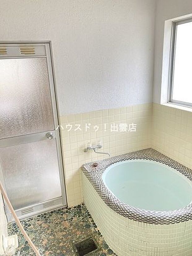 浴室です。現在はタイルのお風呂です。