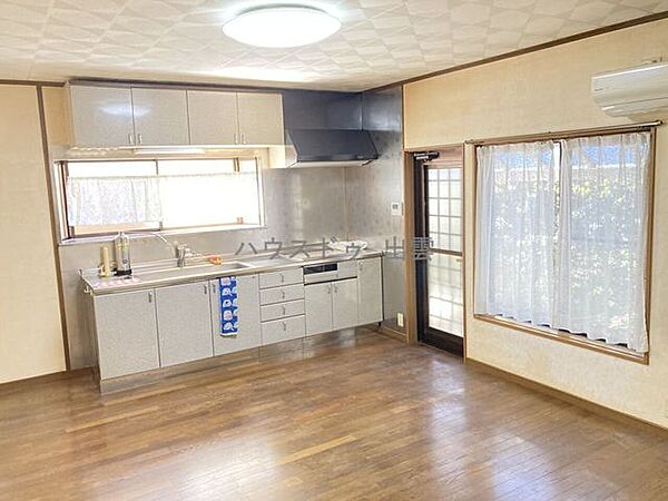 広めのダイニングキッチンで作業もしやすいです。