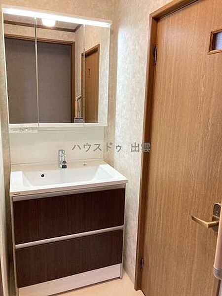 収納がたっぷりの洗面室です。