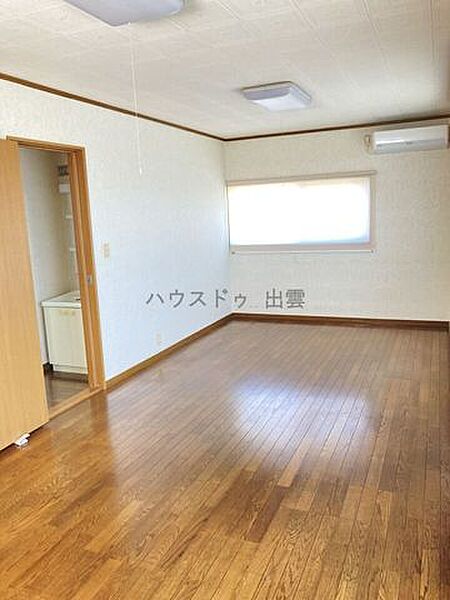 広めの洋室で使い方自由です。