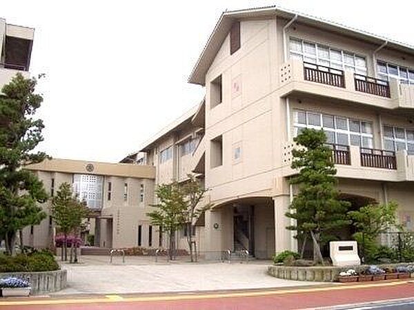 出雲市立大津小学校出雲市立大津小学校 1094m