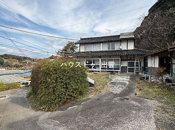 解体費用は買主様負担となります。お見積もりいつでもお待ちしております！ハウスドゥ出雲店にお気軽にご相談ください。
