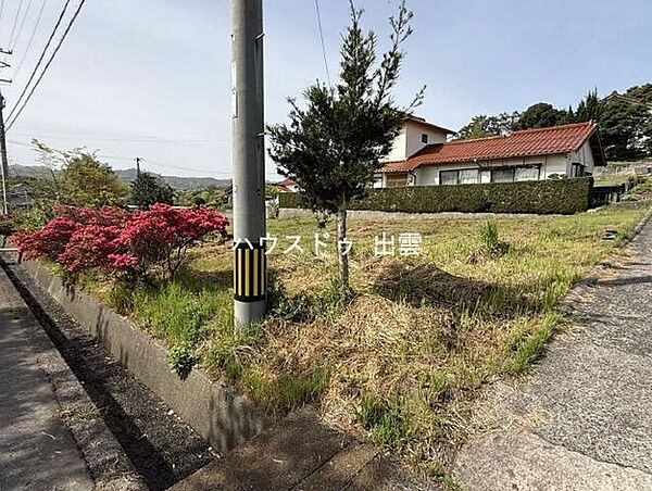 603m2の広さがありますので用途は様々ですね。新築をお考えの方、その他何でもご相談に乗りますのでお気軽にお申し付けください。