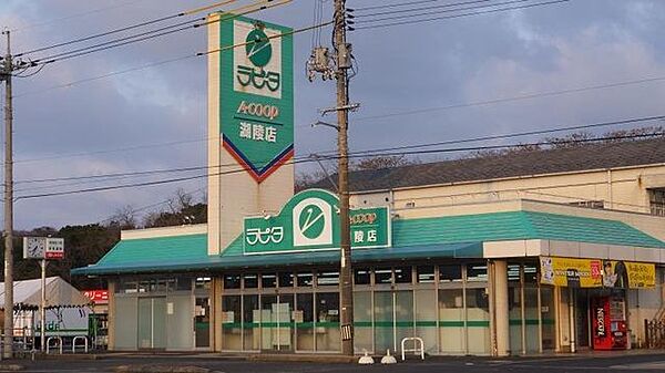 ラピタ 湖陵店【営業時間】9:00～19:00JAが運営する地元密着のスーパーです。ファーマーズコーナーの商品は地元の生産者の直売所です。 3609m