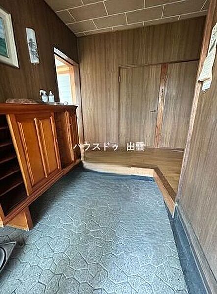 玄関にはシューズボックスがあり靴をたくさん収納出来ます。上はスペースがあるので鍵を置いたり写真を飾ったりもできますね。