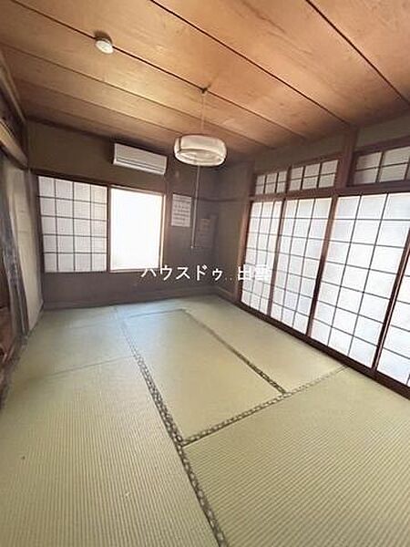 落ち着きのある和室は、心を和ませてくれる癒しの空間。来客用としてはもちろん、お子さまのお昼寝スペースとしても活躍します。