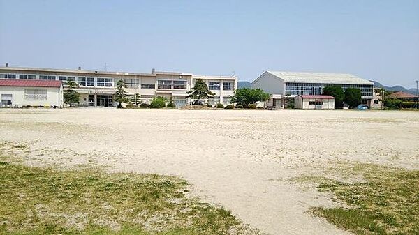 出雲市立灘分小学校 838m
