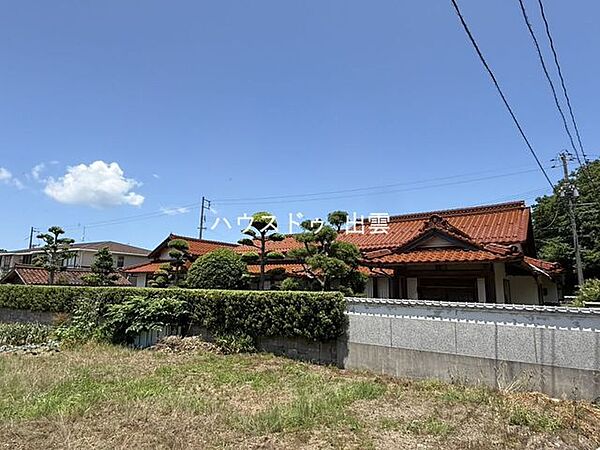 敷地面積200坪以上！お庭や畑を含むので、リフォーム・リノベーション次第で、駐車スペースを増やしたり、趣味のスペースを広げることもできそう！