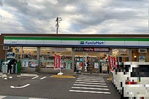 ファミリーマート 斐川直江店 619m