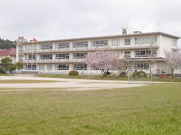 出雲市立さくら小学校 859m