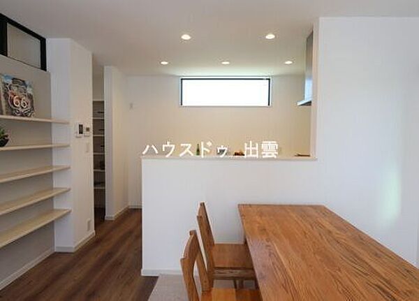 高気密・高断熱仕様により、夏は涼しく冬は暖かい快適な室内環境を実現。光と風を上手に取り込むパッシブデザインで、一年を通して心地よく暮らせます。