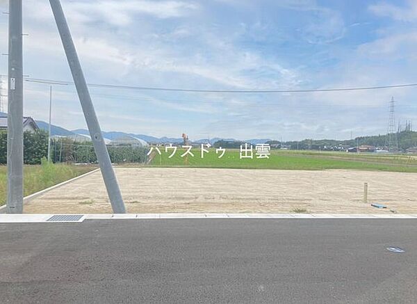 イズミゆめタウン斐川まで約1403ｍ！お買い物にも便利な立地！西野小学校まで約1031ｍ！通学に便利な立地！夏は出雲神話まつりの花火大会の花火も見えます！