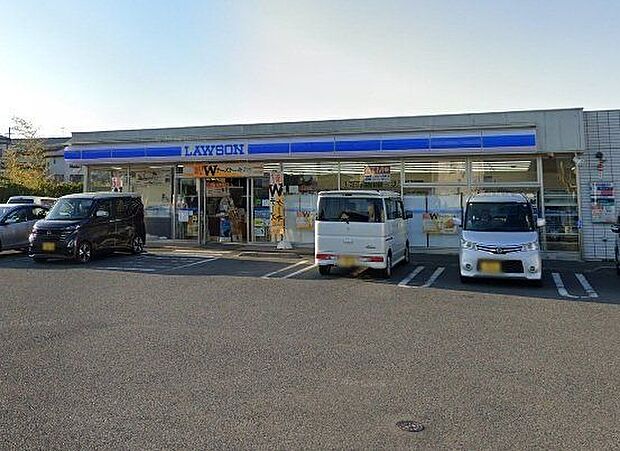 ローソン 伊勢原沼目二丁目店 690m