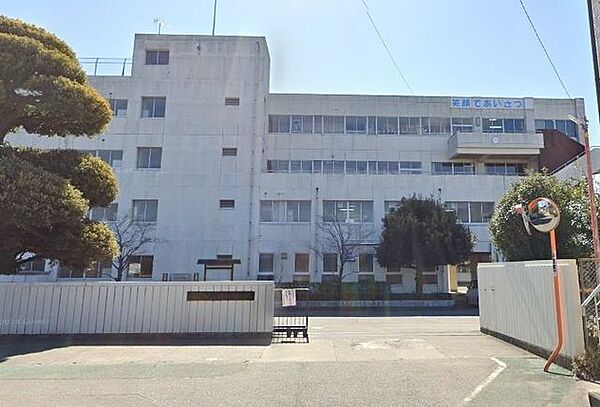伊勢原市立伊勢原中学校 1720m