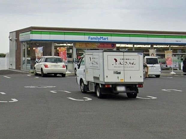 ファミリーマート 広川店 320m