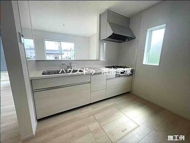 施工例※本物件画像は取引する建物とは、外壁・屋根・開口部・内装等の形状が異なります。