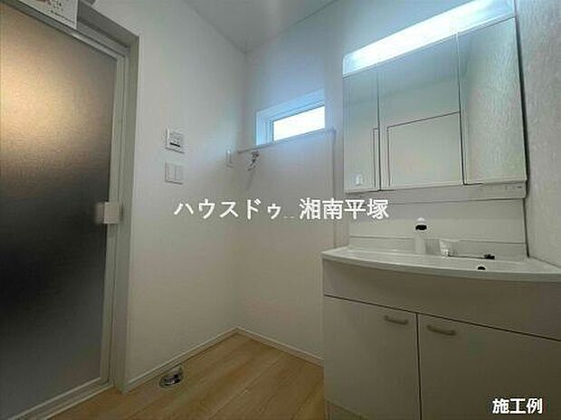 施工例※本物件画像は取引する建物とは、外壁・屋根・開口部・内装等の形状が異なります。