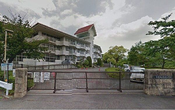 吉沢小学校 650m