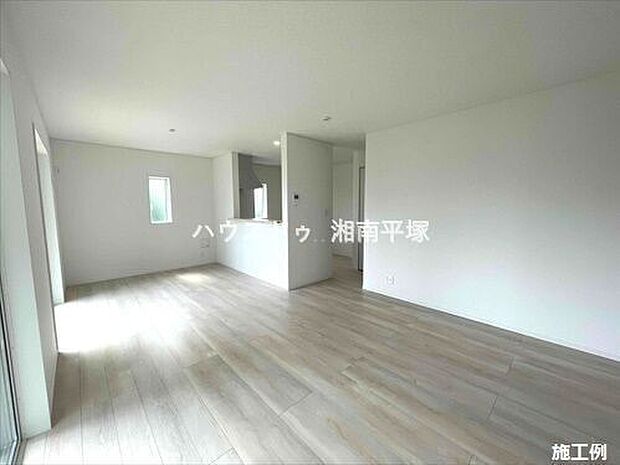 施工例※本物件画像は取引する建物とは、外壁・屋根・開口部・内装等の形状が異なります。