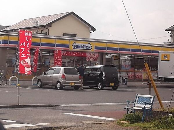 ミニストップ御殿店 860m