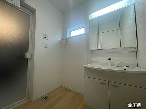 施工例※本物件画像は取引する建物とは、外壁・屋根・開口部・内装等の形状が異なります。