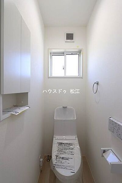 ・システムキッチン　食洗機付足元スライド収納、一部ホーロー、浄水器内蔵など