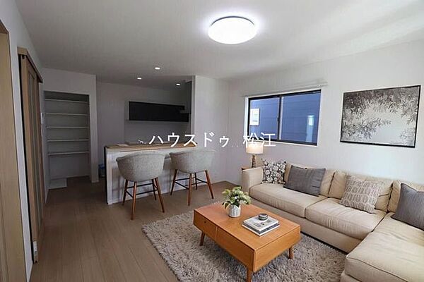 本画像はAI加工を施しており、実際に現地に家具は置かれておりません。また、価格に家具は含まれておりません。