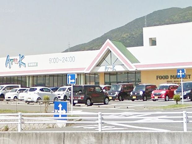 【アルク小倉東店】『ドッとあーるガーデン』内にあり、駐車場は広々していて2階にもあるので助かります。飲食店などもあり楽しんでお買い物をすることもできます♪ 895m