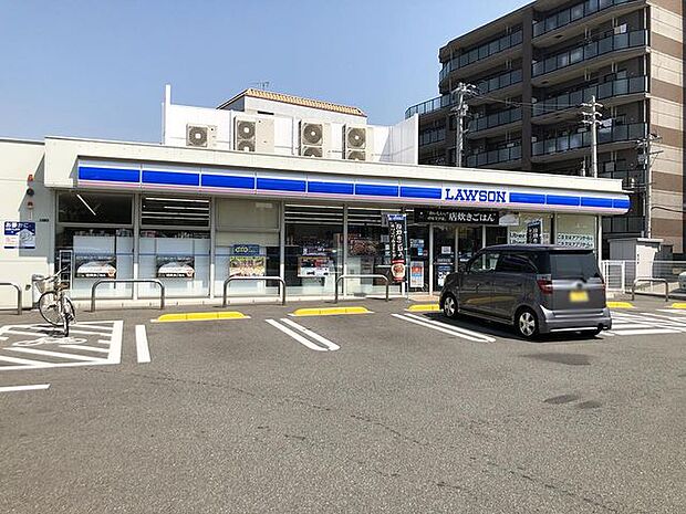【ローソン田原新町二丁目店】モール大通り沿いにあります。周辺には病院・飲食店・銀行などもあり、便利な場所に位置します♪ 542m