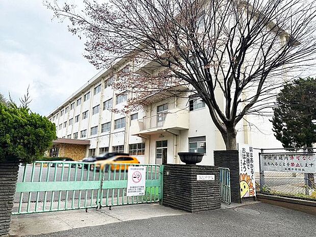 【板櫃中学校】小倉北区白萩町にある中学校です♪校内敷地は広くて木々に囲まれ緑がいっぱいな学校です♪ 201m