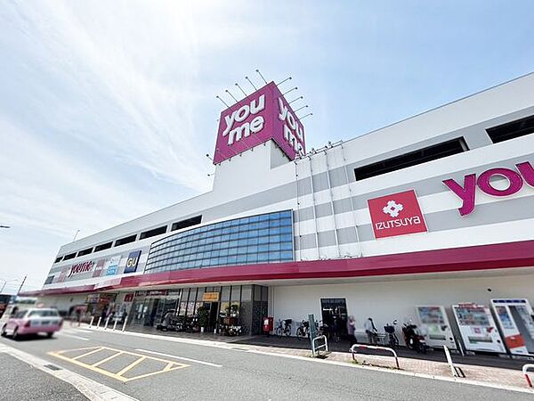 【ゆめタウン行橋店】 ゆめタウン行橋店大型ショッピングセンターです。アクセス良好！駐車場も広く、店内は数多くのお店が入っているのでたくさんのお客さんで賑わっています♪ 595m