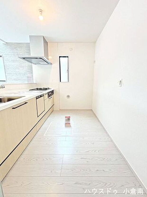 本日見学できます♪新築なら専門の当店へおまかせください♪小倉南区志井4丁目新築戸建て♪スーパーまで徒歩約4分♪コンビニまで徒歩約7分♪駅チカ♪駐車場2台分♪　ほとんどのお客様がご来店いただいています♪