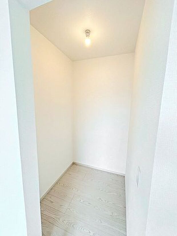 本日見学できます♪新築なら専門の当店へおまかせください♪小倉南区志井4丁目新築戸建て♪スーパーまで徒歩約4分♪コンビニまで徒歩約7分♪駅チカ♪駐車場2台分♪　ほとんどのお客様がご来店いただいています♪