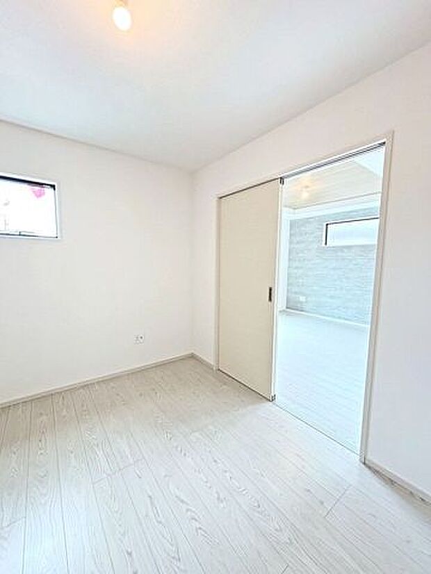 本日見学できます♪新築なら専門の当店へおまかせください♪小倉南区志井4丁目新築戸建て♪スーパーまで徒歩約4分♪コンビニまで徒歩約7分♪駅チカ♪駐車場2台分♪　ほとんどのお客様がご来店いただいています♪