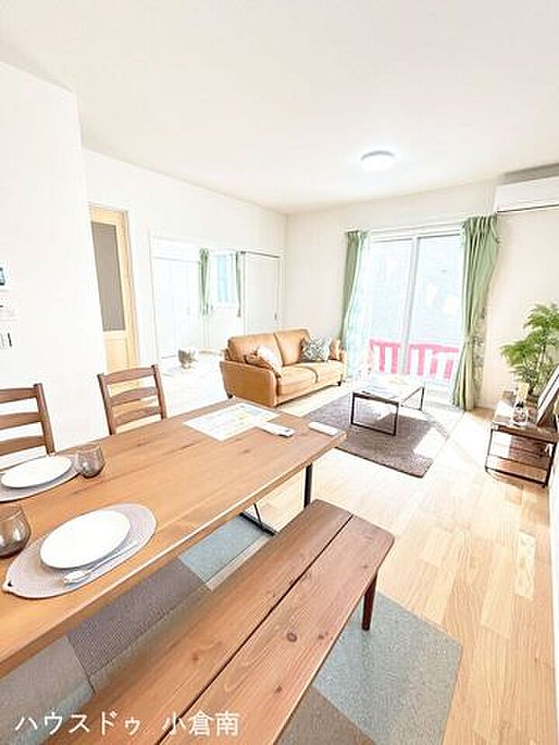 新築なら専門の当店へおまかせください♪本日見学できます♪コンビニ徒歩5分で急なお買い物も安心ですね♪小・中学校も徒歩5分圏内でお子様の通学にも便利な立地♪