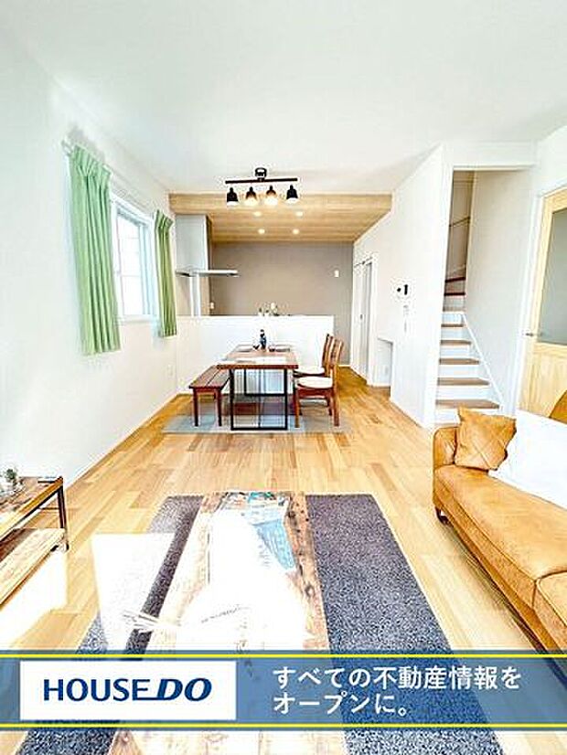 新築なら専門の当店へおまかせください♪本日見学できます♪コンビニ徒歩5分で急なお買い物も安心ですね♪小・中学校も徒歩5分圏内でお子様の通学にも便利な立地♪