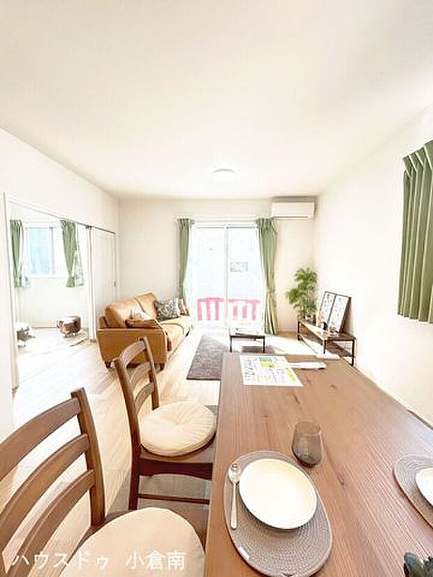 新築なら専門の当店へおまかせください♪本日見学できます♪コンビニ徒歩5分で急なお買い物も安心ですね♪小・中学校も徒歩5分圏内でお子様の通学にも便利な立地♪