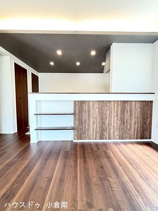 ポップアップ天井がおしゃれですね♪小倉南区湯川1丁目 新築戸建て♪JR安部山公園駅まで徒歩約7分で駅チカ♪コンビニまで徒歩約6分♪