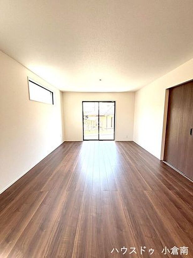 広々リビングで家族団らん♪小倉南区湯川1丁目 新築戸建て♪JR安部山公園駅まで徒歩約7分で駅チカ♪コンビニまで徒歩約6分♪